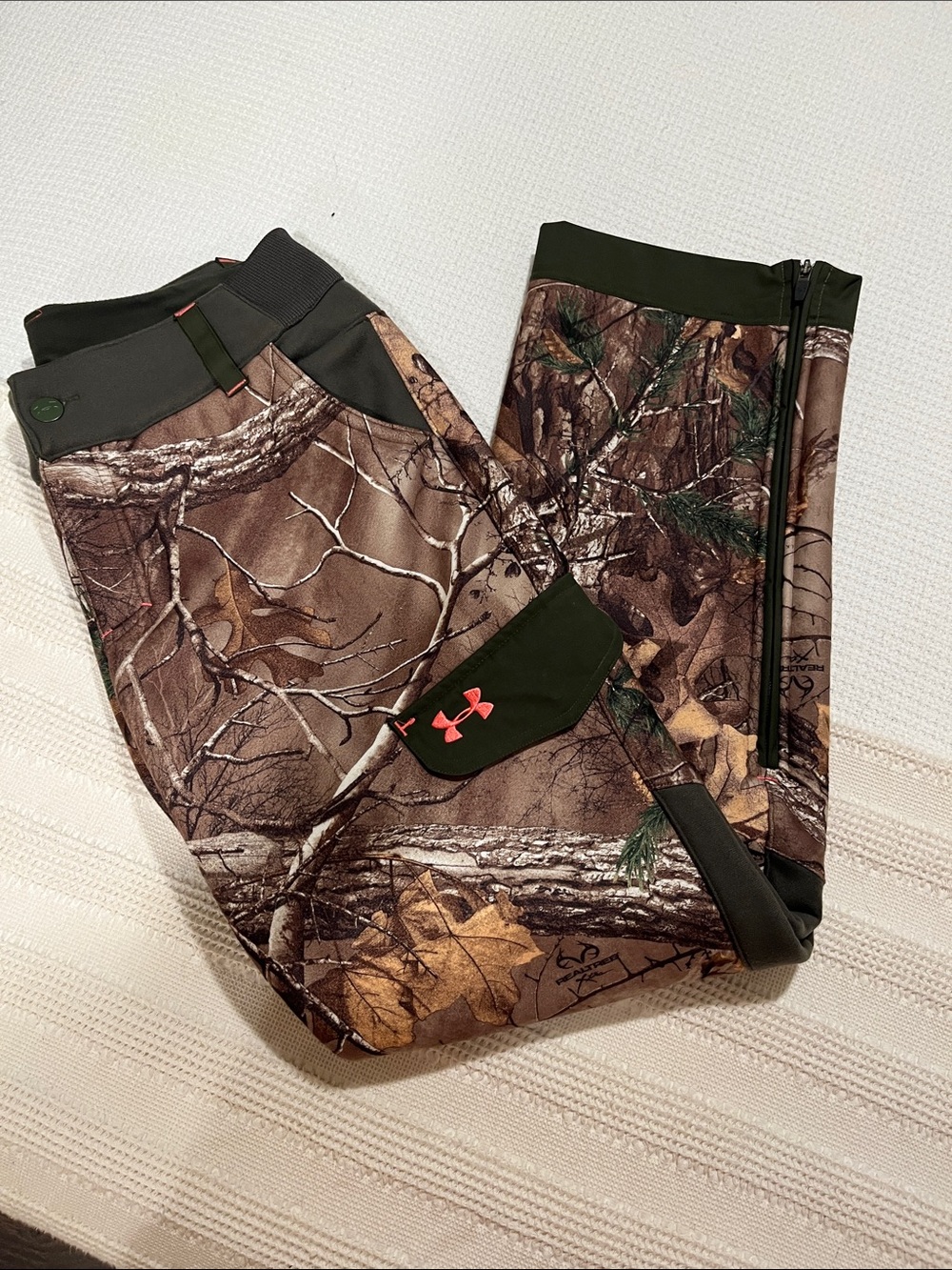 Under Armour Storm Realtree Camo Pants, size M - EUC